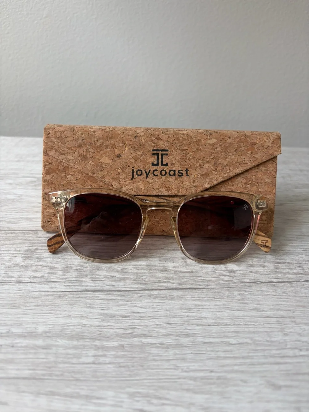 Joycoast Women's Clear Frame Sunglasses with Brown Gradient Lenses